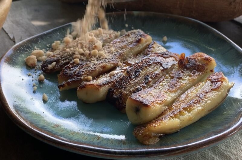 Banana caramelizada com paçoca caseira!