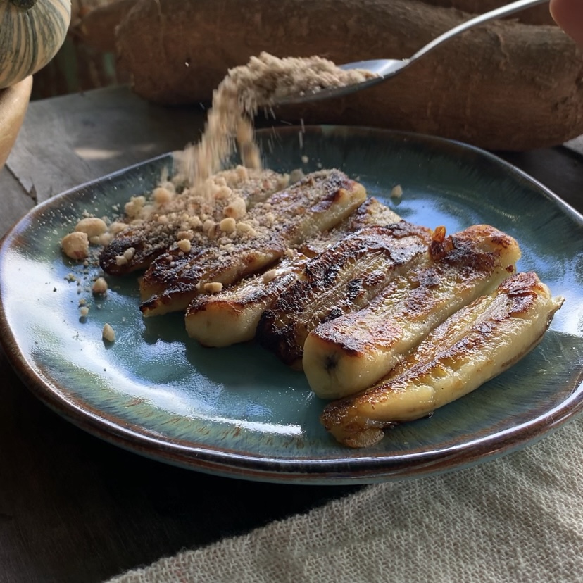 Sobremesa de Banana caramelizada com paçoca caseira!